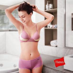 Feel  beautiful inside with this lace trimmed wire free bra. The concealing petals  prevent show through  and the seamless moulded cups  gives  a smooth look under any outerwear. 