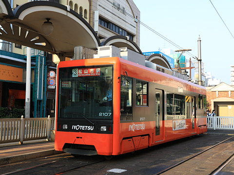 伊予鉄道　松山市内線　2107形　新塗装　松山市駅にて<br />
