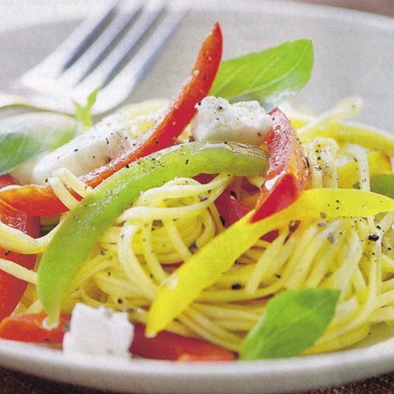 Fettuccine con caprino e peperoni.