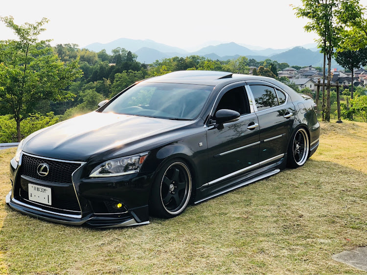 LSのエイムゲイン・LS460・WALD・SSRに関するカスタム事例の投稿画像2枚目