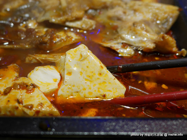 【食記】台中夜店風-水貨-真的炭火烤魚-台灣一號店-Seahood charcal grilled fish@南屯公益公園 : 傳說中的諸葛烤魚? 類似壽喜燒作法的川味料理! 台中市 中式 區域 午餐 南屯區 合菜 宵夜 川菜 晚餐 鐵板料理 飲食/食記/吃吃喝喝 麵食類 麻辣 