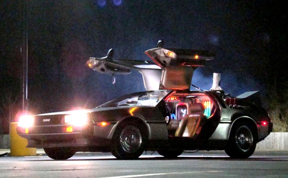 파일:external/www.blogcdn.com/bttf_time_machine_ebay_lead.jpg