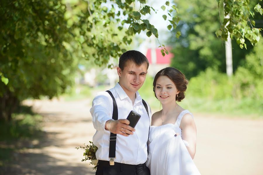 Fotógrafo de casamento Olesya Karakulova (fishka). Foto de 13 de junho 2016