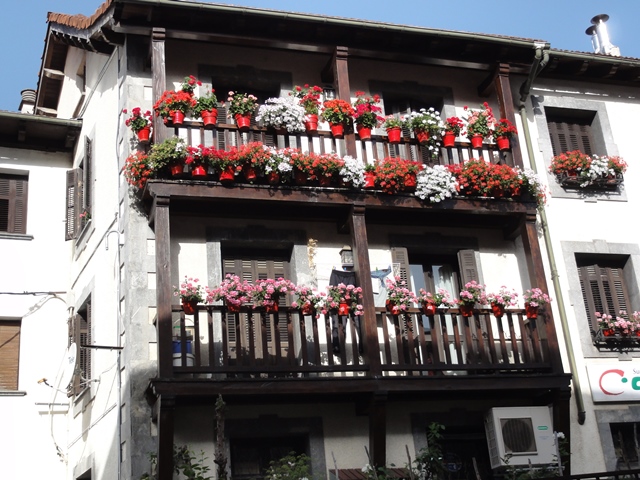 Ainhoa, St.Jean Pied Port, Puente Holtzarte, Cueva La Verna, Gargantas Kakueta. - De viaje por Francia: diarios, viajes y excursiones en coche. (24)