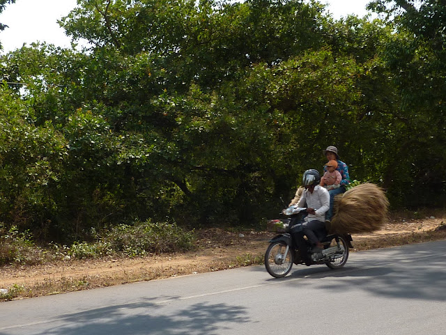 Blog de voyage-en-famille : Voyages en famille, Siem Reap, les temples un peu éloignés