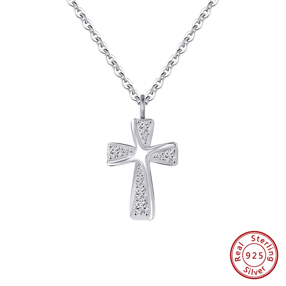 Collier Croix Diamants Incrustés Argent S925 – Élégance et Foi. Un bijou étincelant pour exprimer votre spiritualité avec style et raffinement.