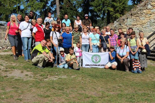 nasza grupa pod ruinami Hradu Likava