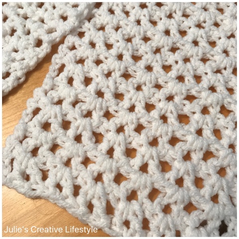 Double Crochet V Stitch Scarf | Julie's Creative Lifestyle