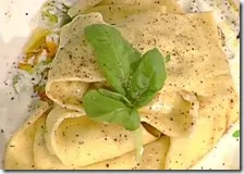 Tagliatelle ripiene con ricotta e fiori di zucca