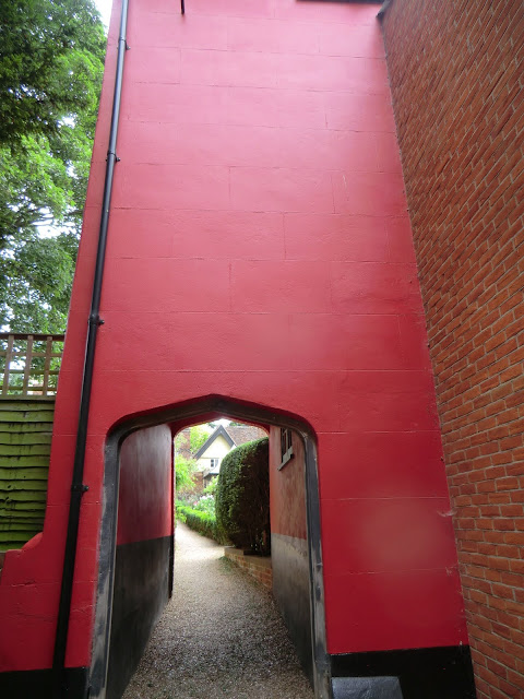 CIMG6009 Bright red wall, Saffron Walden