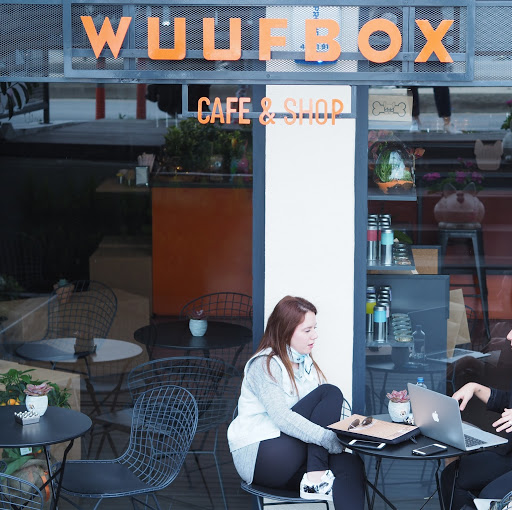 WUUFBOX CAFE & SHOP logo