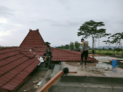 Bangunan Joglo di Gesikan Roboh, Dihempas Angin Kencang Disertai Hujan