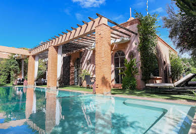 Villa avec piscine et jardin 1