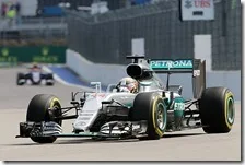 Lewis Hamilton nelle prove libere del gran premio di Russia 2016