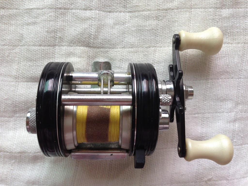 Vintage Abu Garcia Ambassadeur 2500C Bait Casting Fishing Reel