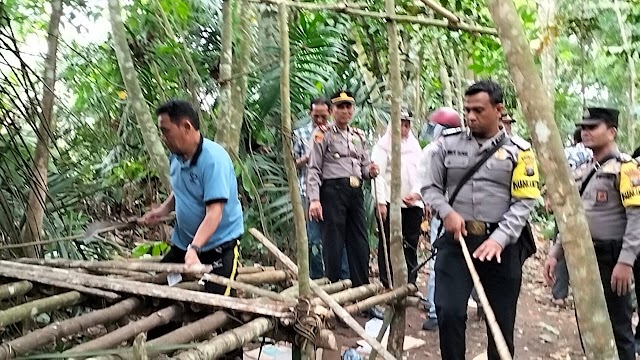 Kapolsek Dolok Masihul Bersama Unsur Forkopimcam Bongkar Gubuk Lapak Narkoba