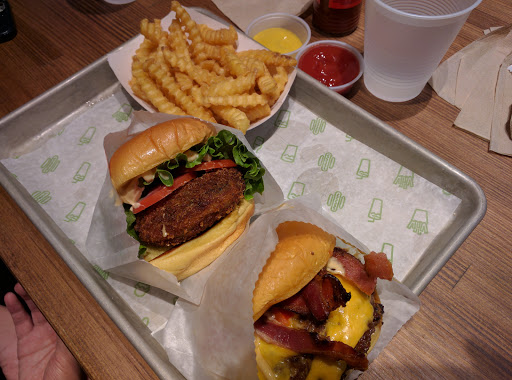 Hamburger Restaurant «Shake Shack - Dedham», reviews and photos, 950 Providence Hwy, Dedham, MA 02026, USA