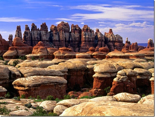 Chesler-Park-Trail-Canyonlands-National-Park-Utah