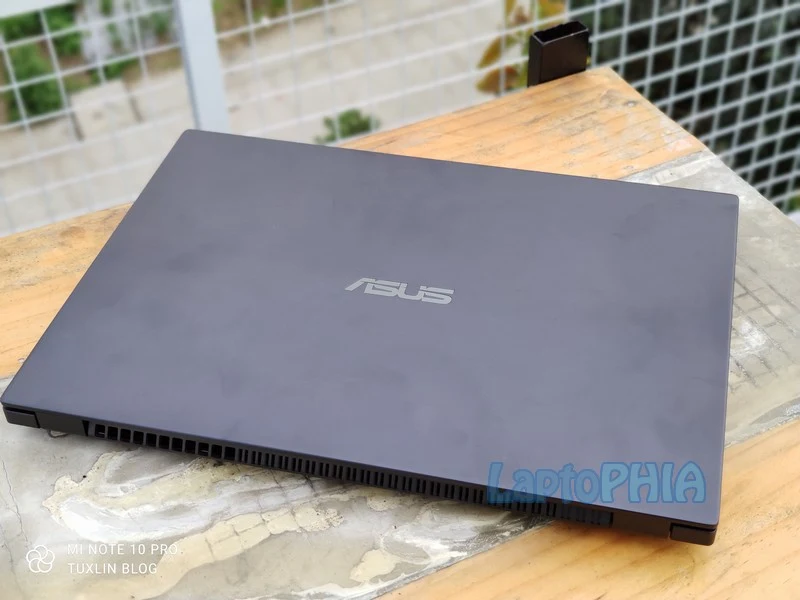 Desain Asus Expertbook P2 P2451FB EK5810T