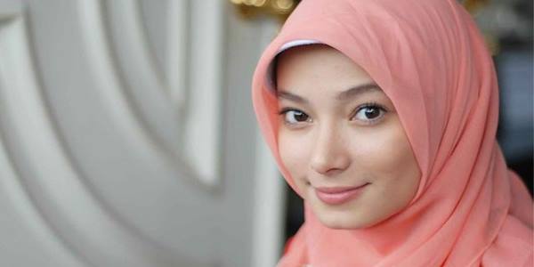 gambar asmirandah bertudung.jpg