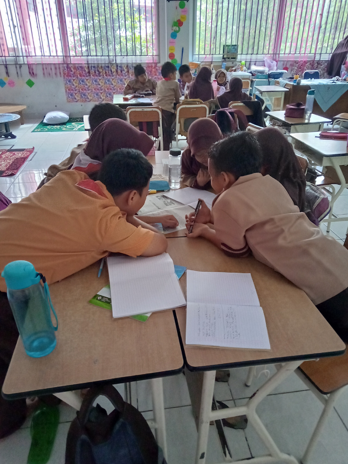 Belajar begitu mengasyikkan dengan pendekatan lessons study.