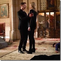 5x01_Where_You_Left_Your_Heart-Klaus-Caroline