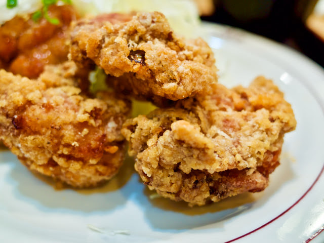 衣の付いた醤油味唐揚げ