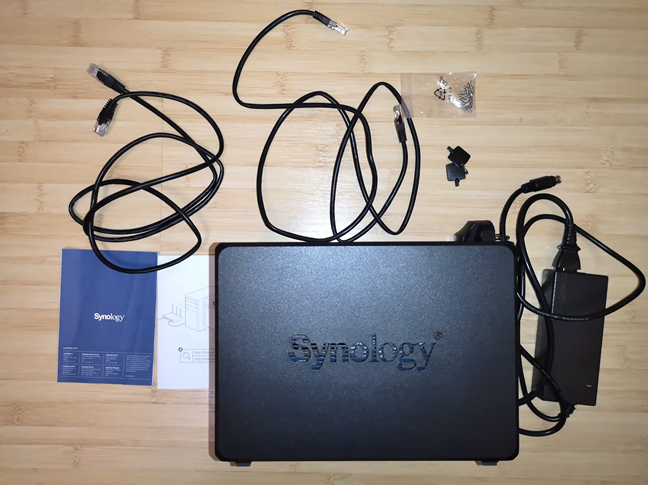 Synology DiskStation DS418: contenido de la caja