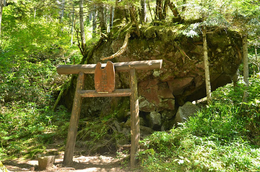 秀綱神社