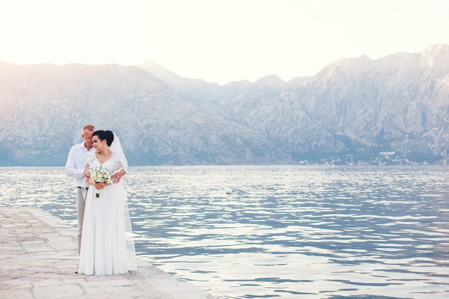 Fotógrafo de casamento Olga Brovko (sunkrit). Foto de 30 de janeiro 2018