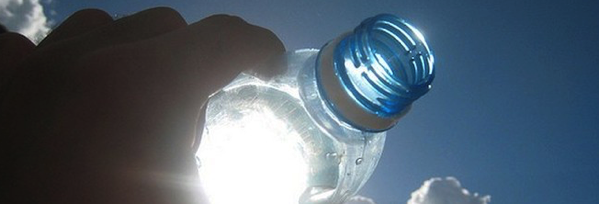 Bottiglie lasciate al sole e plastica
riscaldata provocano il cancro?