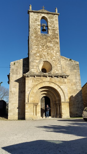 Средневековый город Besalu (Бесалу) и озеро Banyoles (Баньолес)