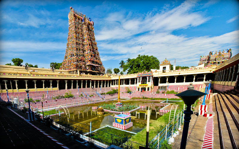 மதுரை மீனாட்சி அம்மன் கோயில் - Page 2 Meenakshi_Amman_Temple_Tank