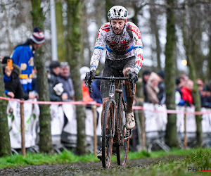 Zonder van der Poel, Pidcock of van Aert: Europees kampioen zorgt voor eerste zege in nieuwe trui