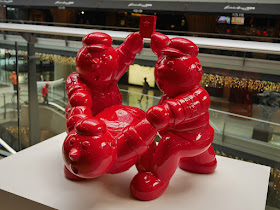 Sculpture "Report" by Qin Fengling in a Beijing shopping mall