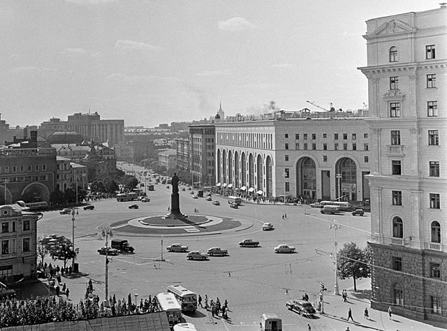 파일:external/upload.wikimedia.org/640px-RIAN_archive_11720_Dzerzhinsky_Square.jpg