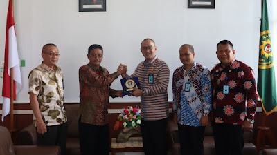 Ronald Lumbuun Sambangi Pengadilan Tinggi Manado