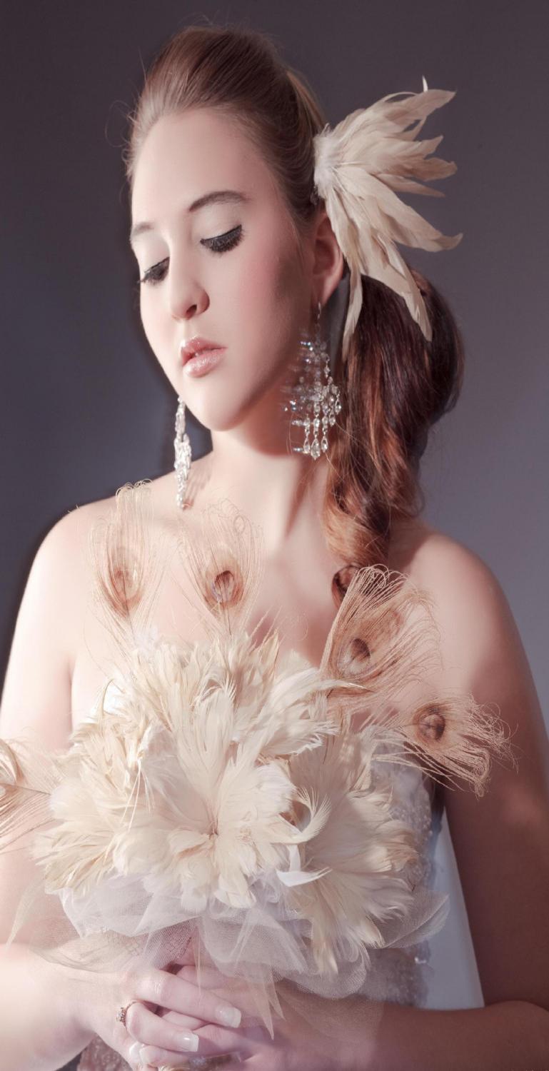 bridal feather bouqet with