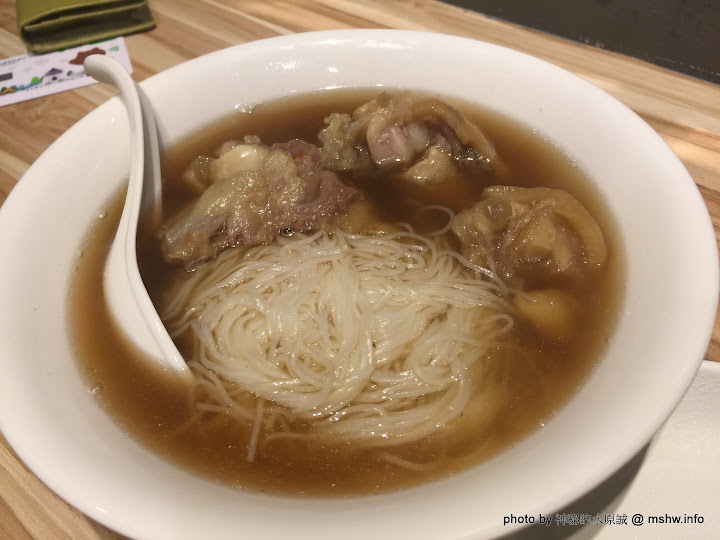 【食記】台中當歸鄉-豬油拌飯.當歸豬腳@北區科博館-捷運BRT中正國小 : 看了傻眼的份量...口味清淡普通的豬腳 中式 北區 區域 午餐 台中市 台式 小吃 捷運美食MRT&BRT 晚餐 豬腳 飲食/食記/吃吃喝喝 