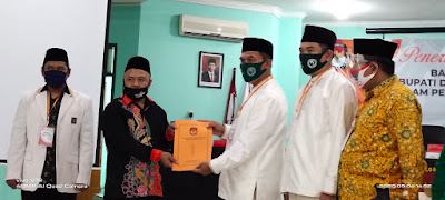 Paslon BHS dan Taufiq Serahkan Berkas ke KPU Sidoarjo 2