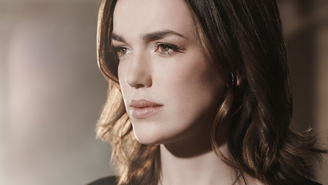 Elizabeth Henstridge Profile pictures, Dp Images, Display pics collection for whatsapp, Facebook, Instagram, Pinterest.