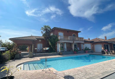 Villa avec piscine et terrasse 4