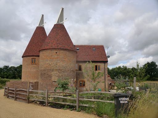 CIMG5773 Restored oast house at Lydens Barn