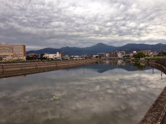 幻想的な雲模様竹馬川上空