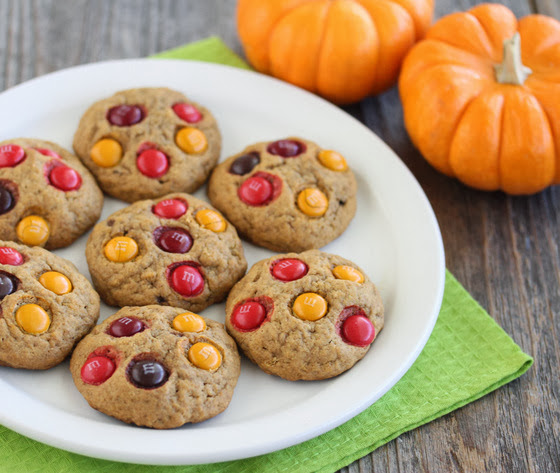 a plate of cookies.