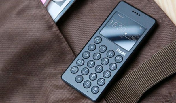 Punkt-retro-MP-01-Mobile-Phone-2