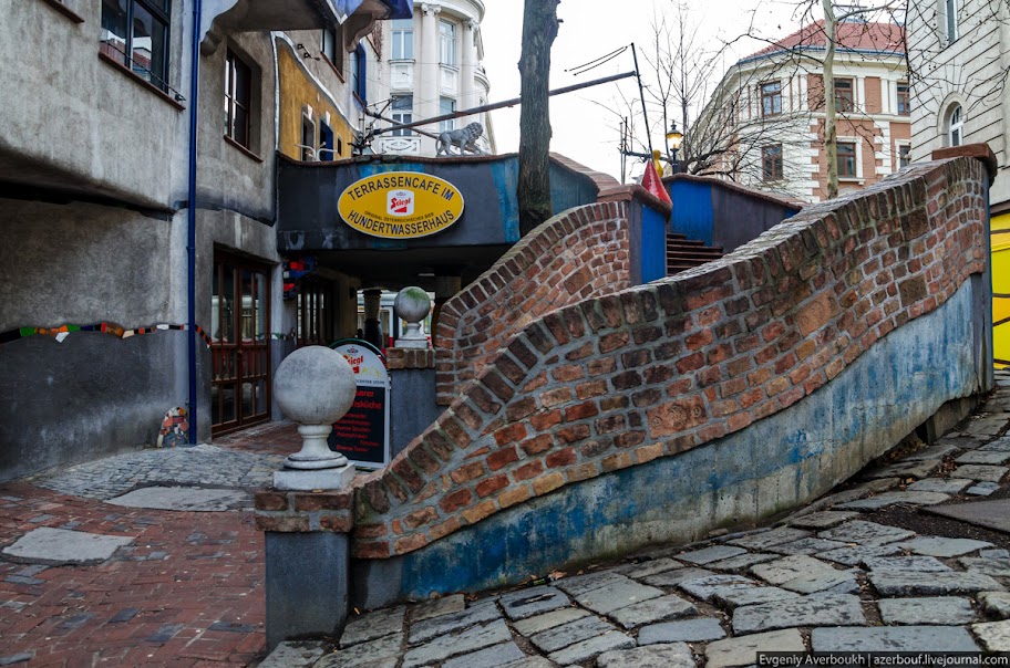 https://lh3.googleusercontent.com/-tVaZ8rguZzY/USXkJTaUb4I/AAAAAAAANrM/pFahnn7uj78/s912/Austria-Architecture-Hundertwasserhaus-2-007.JPG