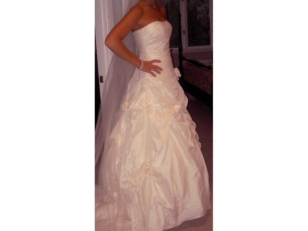 Dere Kiang 1618 Size 8   New With Tags Wedding Dresses