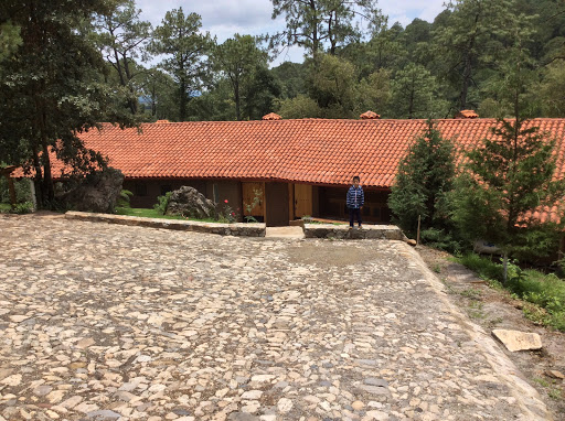 Cabañas Vista Bonita, Carretera Tapalpa Chiquilistlán Km 3.5, Loma Bonita, 49340 Tapalpa, Jal., México, Casa rural | JAL