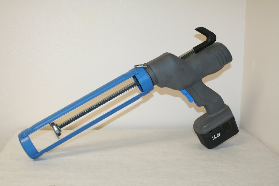 Cox Sealant Automatic Caulk Gun Battery Operated Cordless Applicator 14